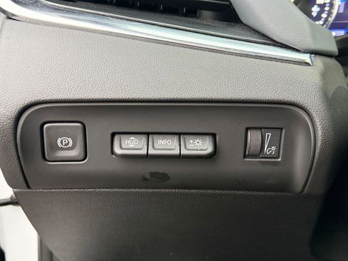 Used 2024 Buick Enclave Premium image 17