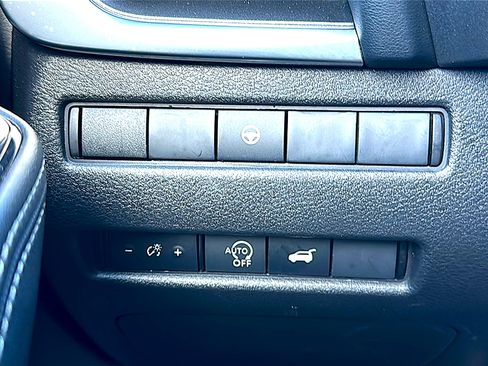 Used 2024 Nissan Rogue SV image 35