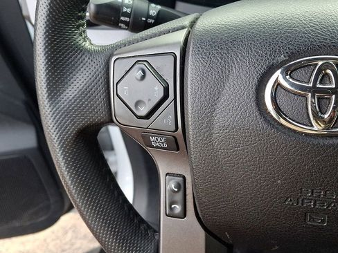 Used 2022 Toyota Tacoma TRD Sport image 19