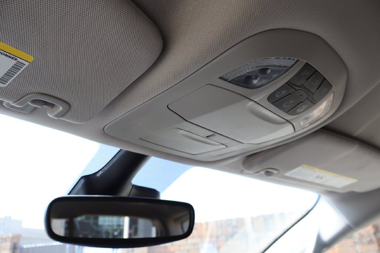 Used 2024 Chrysler Pacifica Touring-L FWD image 28