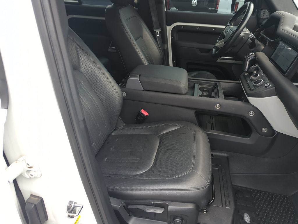 Used 2022 Land Rover Defender 110 S AWD/4WD image 34