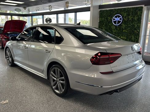 Used 2018 Volkswagen Passat 2.0T R-Line w/ R-Line Lighting Package FWD image 3