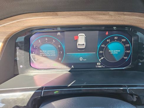 Used 2025 Volkswagen Atlas SE image 19