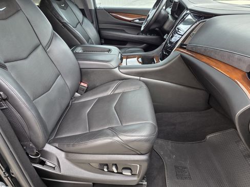 Used 2019 Cadillac Escalade 2WD image 12