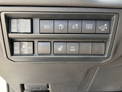Used 2024 Toyota Tundra Platinum AWD/4WD image 33