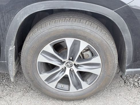 Used 2024 Toyota Highlander XLE image 34