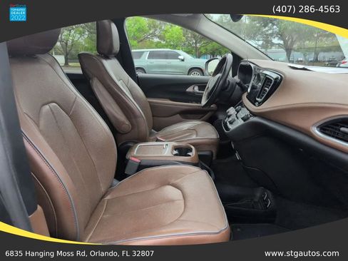 Used 2018 Chrysler Pacifica Limited w/ Tire & Wheel Group image 28