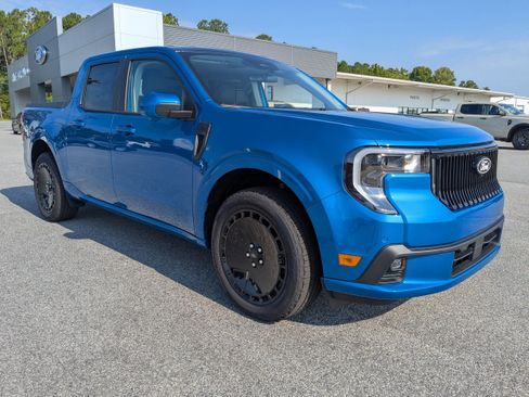 New 2025 Ford Maverick Lobo image 2