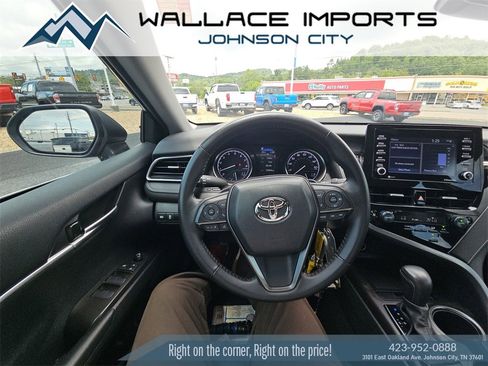 Used 2024 Toyota Camry SE image 15