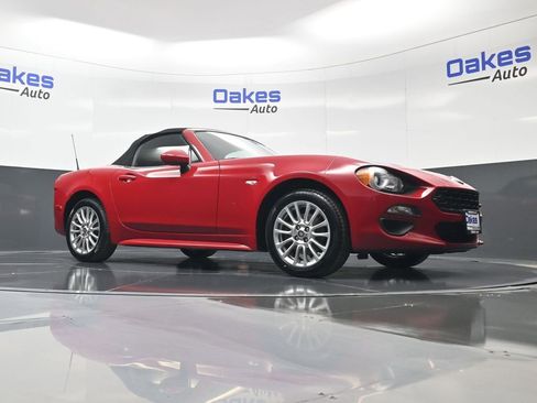 Used 2017 FIAT 124 Spider Classica image 24