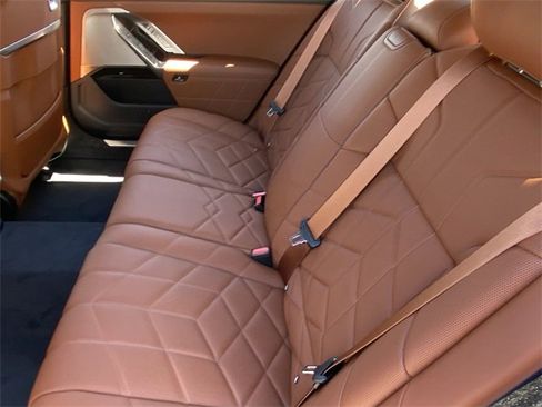 New 2025 BMW i7 xDrive60 image 17