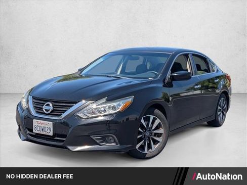 Used 2017 Nissan Altima 2.5 SV FWD image 1