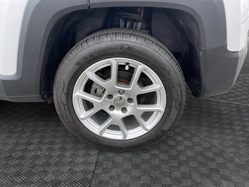 Used 2019 Jeep Renegade Latitude w/ Popular Equipment Group AWD/4WD image 34