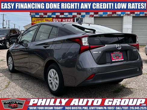Used 2021 Toyota Prius LE FWD image 6