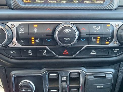 Certified 2022 Jeep Wrangler Unlimited Sahara w/ Cold Weather Group image 35