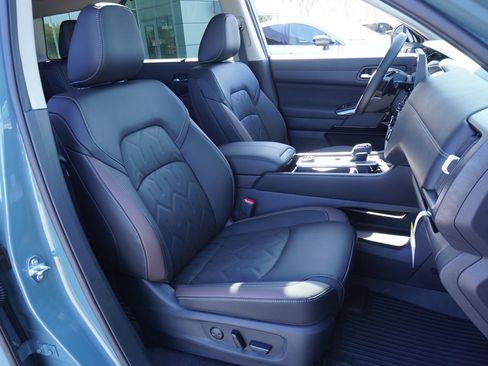 New 2026 Nissan Pathfinder Platinum image 13
