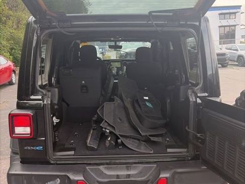 Used 2023 Jeep Wrangler Unlimited w/ Sun & Screen Package image 21