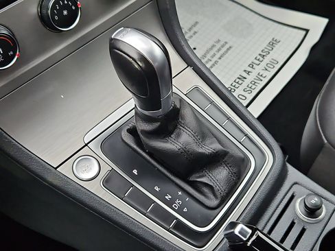 Used 2015 Volkswagen Golf TDI S image 17