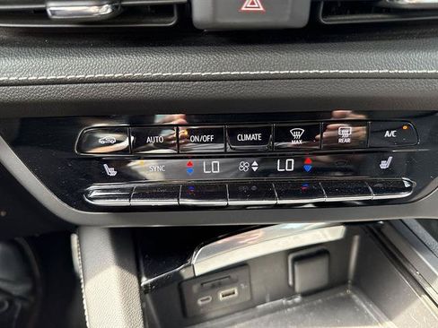 Used 2022 Buick Envision Essence w/ Technology Package II FWD image 45
