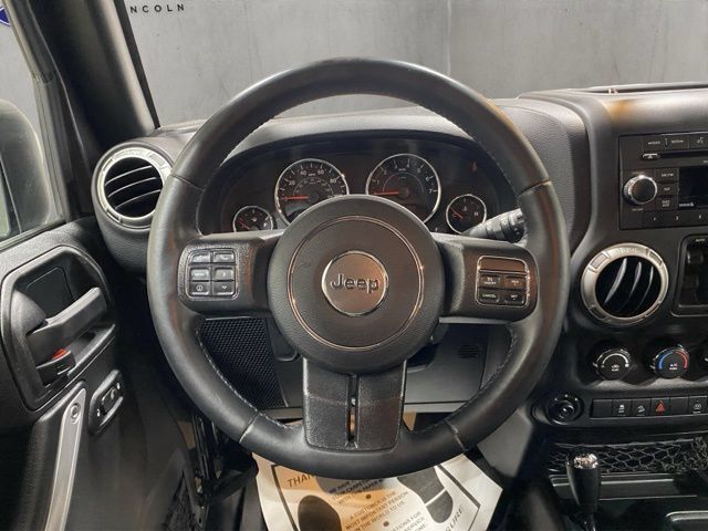 Used 2017 Jeep Wrangler Unlimited Rubicon w/ Connectivity Group AWD/4WD image 14