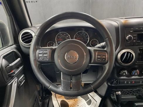 Used 2017 Jeep Wrangler Unlimited Rubicon w/ Connectivity Group AWD/4WD image 14