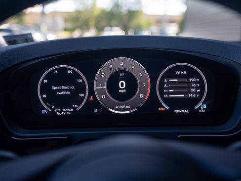 Certified 2025 Porsche Cayenne image 10