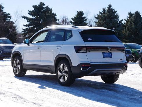 New 2026 Volkswagen Taos SE image 3