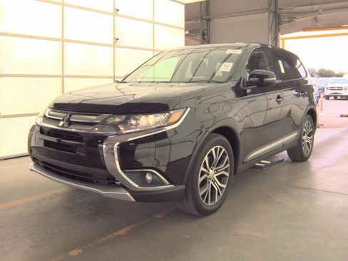 Used 2018 Mitsubishi Outlander SE image 1