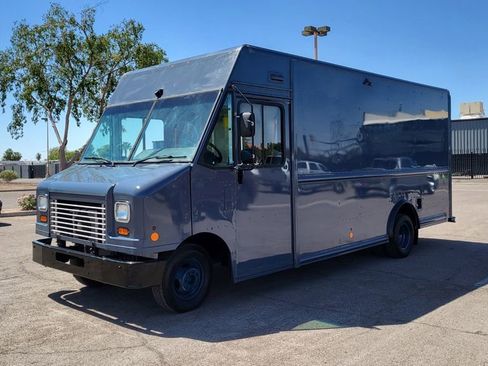 Used 2019 Ford E-450 and Econoline 450 Super Duty RWD image 4