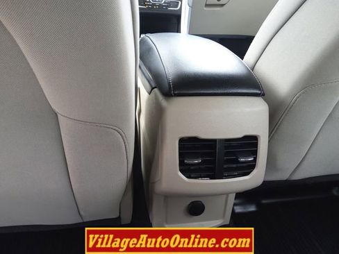 Used 2020 Ford Fusion SE image 31