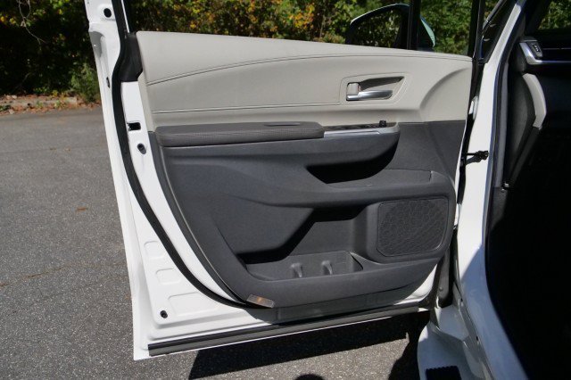 Used 2024 Toyota Sienna XLE w/ XLE Plus Package FWD image 35