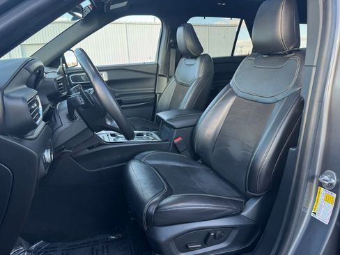 Used 2022 Ford Explorer ST w/ ST Street Pack image 9