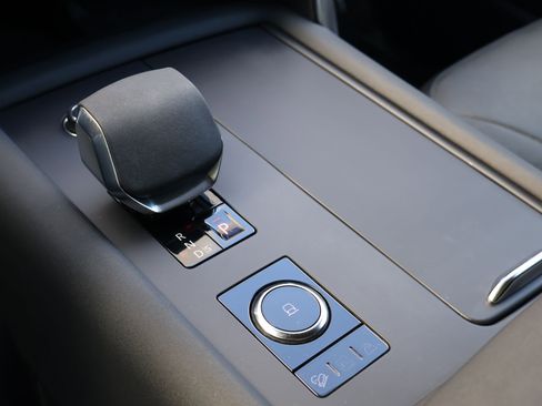 Certified 2023 Land Rover Discovery S R-Dynamic AWD/4WD image 23