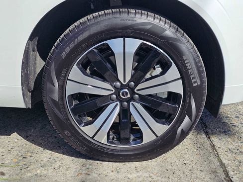 Certified 2025 Volvo XC60 T8 Core w/ Protection Package Premier AWD/4WD image 9