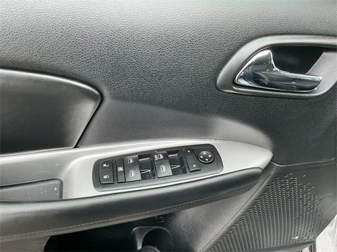 Used 2016 Dodge Journey SE image 19