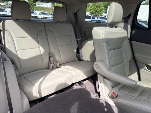 Used 2018 GMC Acadia Denali w/ Technology Package AWD/4WD image 28
