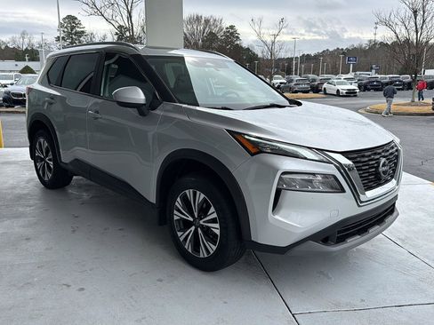 Used 2023 Nissan Rogue SV w/ SV Premium B Package image 5