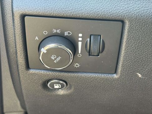Used 2018 Jeep Grand Cherokee Altitude AWD/4WD image 19