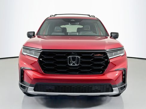 Certified 2025 Honda Pilot TrailSport image 2