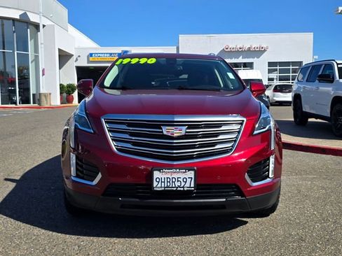 Used 2018 Cadillac XT5 Premium Luxury FWD image 2