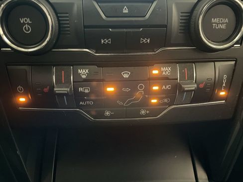 Used 2017 Ford Explorer XLT w/ Equipment Group 202A AWD/4WD image 12