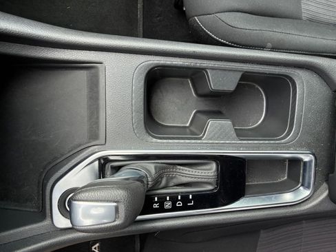 Used 2025 Nissan Sentra SV image 40