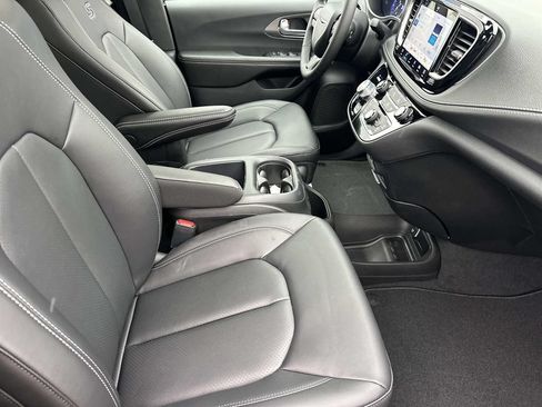 New 2026 Chrysler Pacifica Select w/ S Appearance Package AWD/4WD image 19