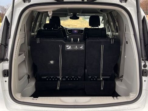 Used 2017 Chrysler Pacifica Touring-L Plus image 29