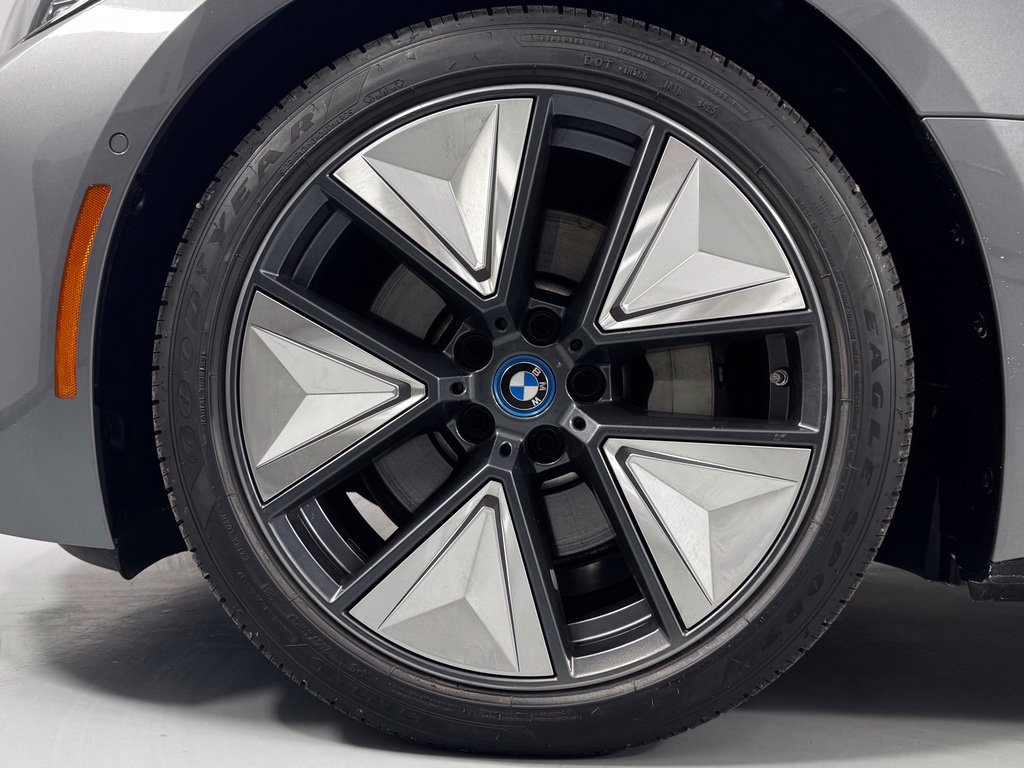 Used 2023 BMW i4 eDrive40 RWD image 10