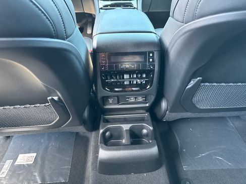 New 2025 Jeep Grand Cherokee L Limited w/ Black Appearance Package image 33