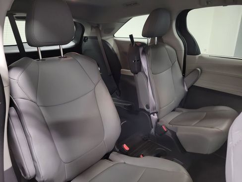 Used 2024 Toyota Sienna XLE w/ XLE Plus Package image 22