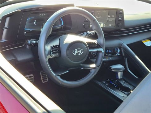 Used 2025 Hyundai Elantra Sport image 3