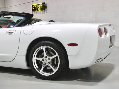 Used 2004 Chevrolet Corvette Convertible w/ Preferred Equipment Group RWD image 37