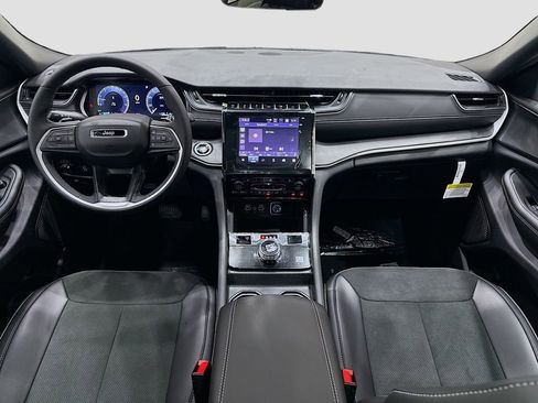 New 2025 Jeep Grand Cherokee Altitude image 28